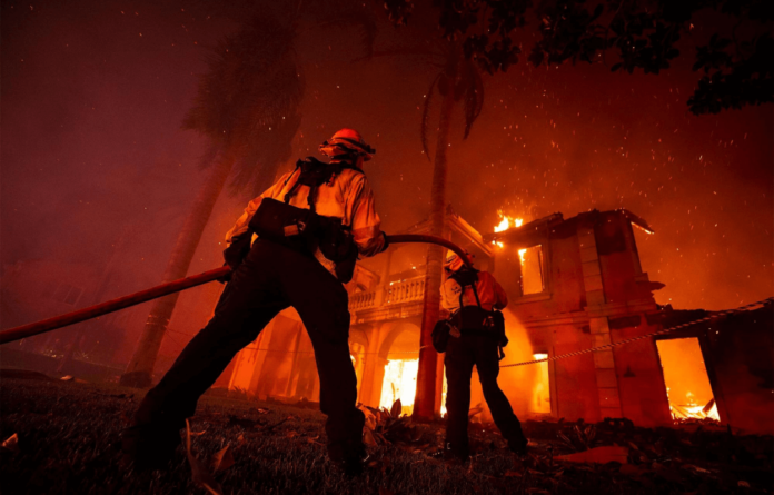 Wild Fire Under Uncontroll: Laguna Niguel Coastal Fire In South California Destroys Many Homes