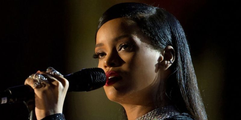 Rihanna to Perform Super Bowl Halftime Show