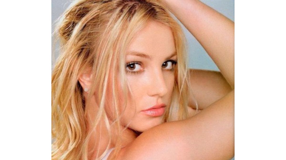 Britney Spears Sparks Posts Totally Naked Bathtub Photos