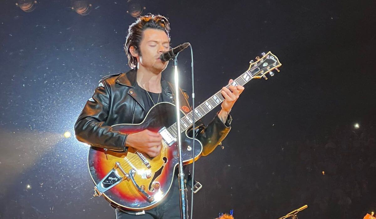 Harry Styles Dressed As Grease’s Danny Zuko For Harryween Tour Show