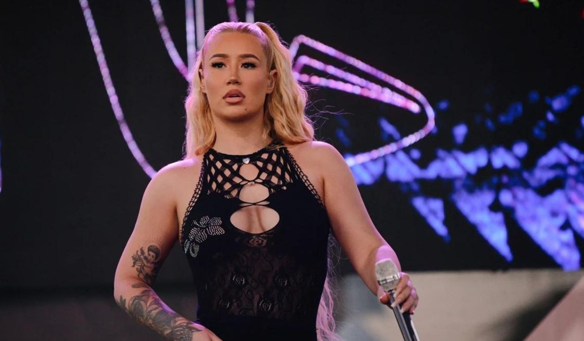 Iggy Azalea Poses In Lace Lingerie, Shows Off Her Curves + Announces Onlyfans