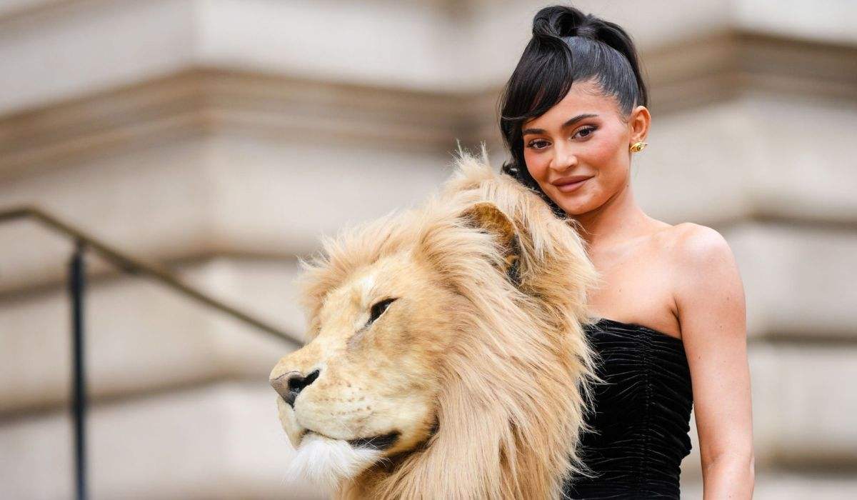 Kylie Jenner’s Lion-Head Outfit Stuns At Schiaparelli Show